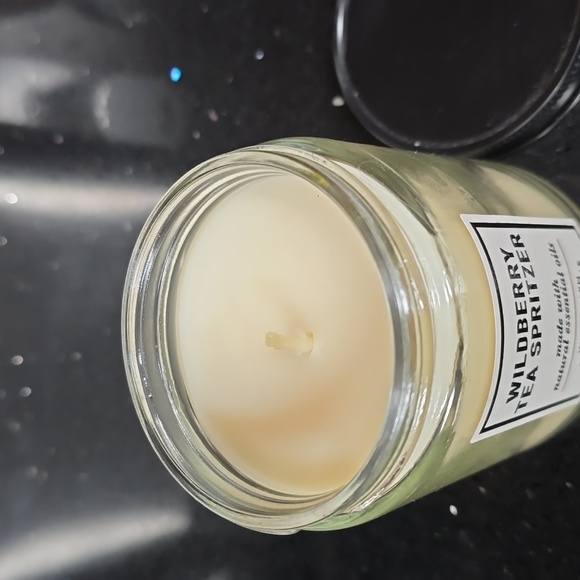 HTF.White Barn Wildberry Tea Spritzer Single Wick Candle 7oz - Picture 2 of 3